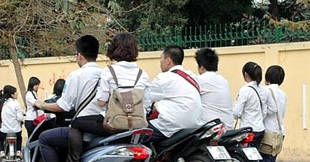 Quy định mới về tuổi lái xe máy, ôtô từ 2025: Haziran năm 2025 sẽ kỷ niệm một mốc quan trọng trong lịch sử giao thông Việt Nam, qua việc ban hành Luật mới về tuổi lái xe máy, ôtô, Đối với người lái xe máy, những người sinh sau 1987 sẽ phải học lái lại và sau này mới được cấp giấy phép lái xe máy. Meanwhile, những người sinh từ 1965 trở về trước vẫn được áp dụng điều lệ cũ. The new rule aims to improve road safety and reduce the number of traffic accidents.