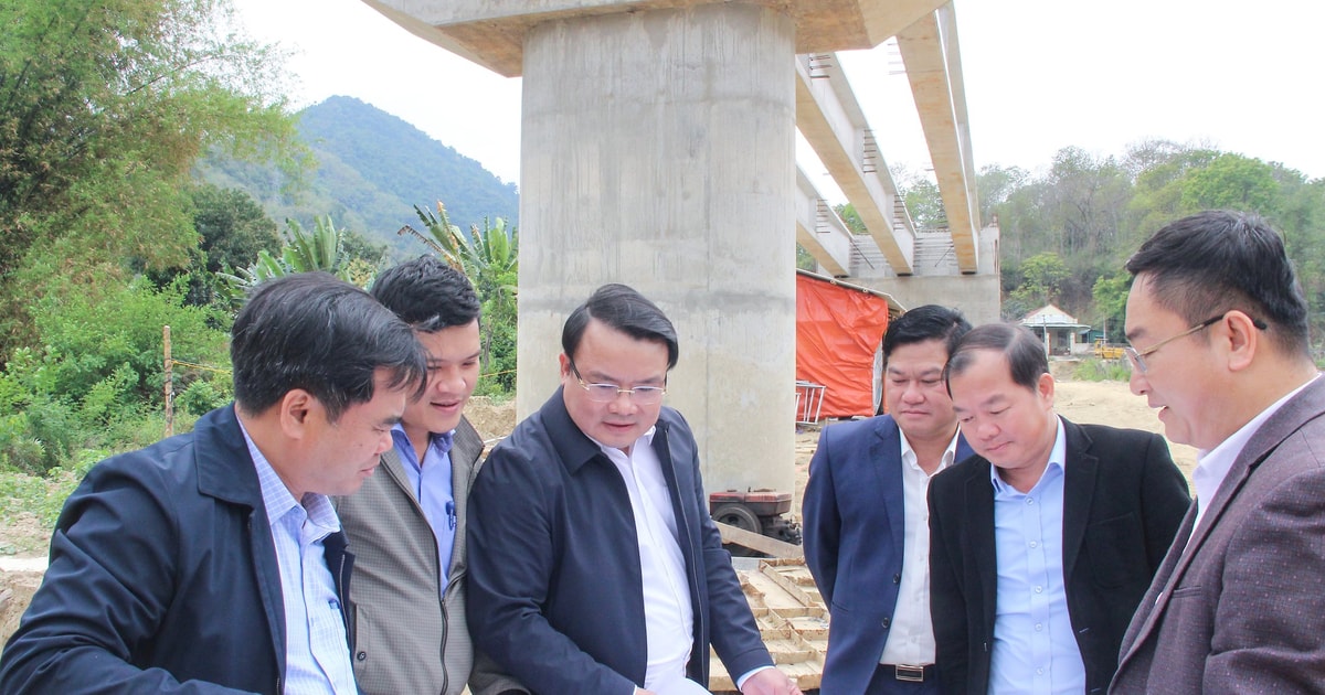 Phó Chủ tịch UBND tỉnh Nghệ An Phùng Thành Vinh kiểm tra tiến độ các dự án đầu tư tại Kỳ Sơn