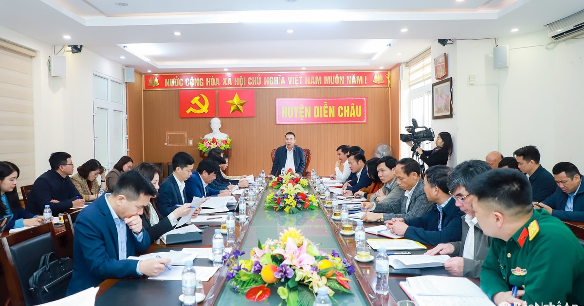 Phó Chủ tịch UBND tỉnh Nghệ An Nguyễn Văn Đệ làm việc về sắp xếp cấp xã, bỏ cấp huyện tại Diễn Châu