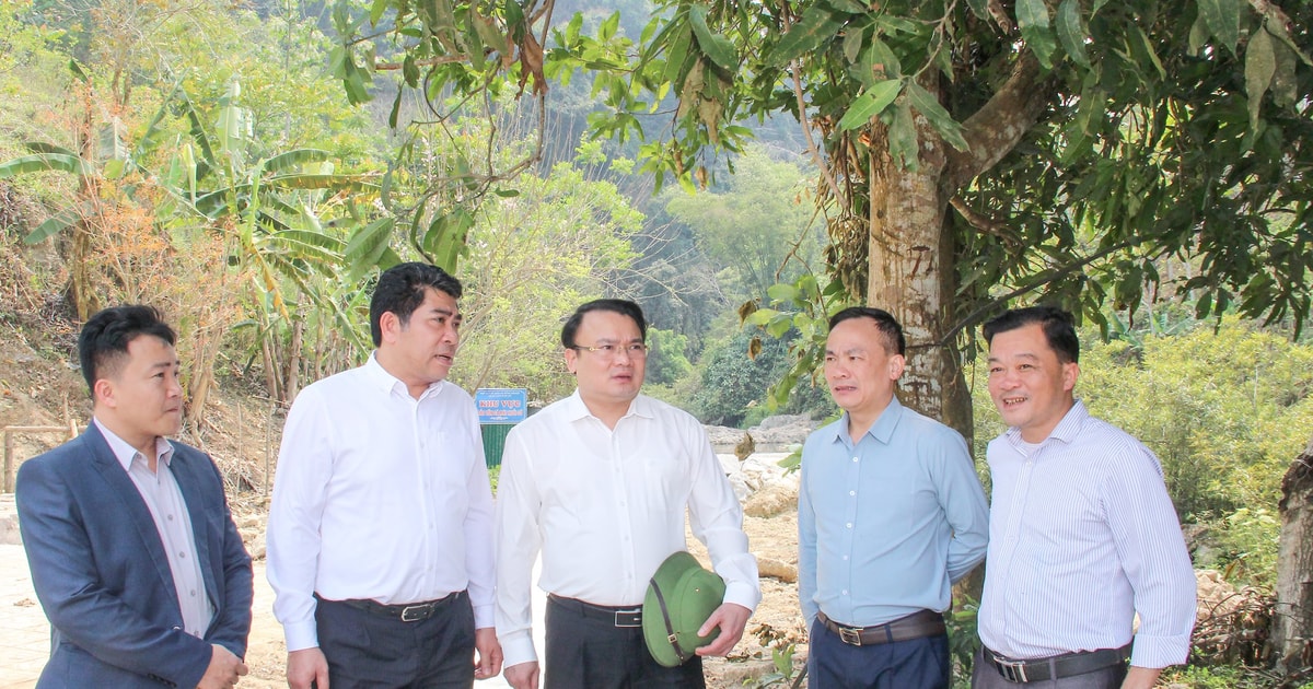 Phó Chủ tịch UBND tỉnh Phùng Thành Vinh làm việc tại huyện Tương Dương về sắp xếp đơn vị hành chính.