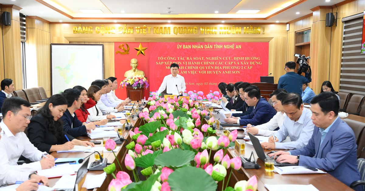 Phó Chủ tịch UBND tỉnh Bùi Đình Long làm việc với huyện Anh Sơn về định hướng sắp xếp đơn vị hành chính