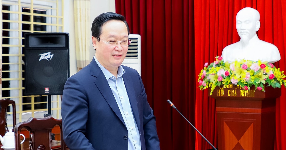 Bí thư Tỉnh ủy Nguyễn Đức Trung dự sinh hoạt tại Chi bộ Ban Tổ chức, Đảng bộ Cơ quan Thành ủy Vinh