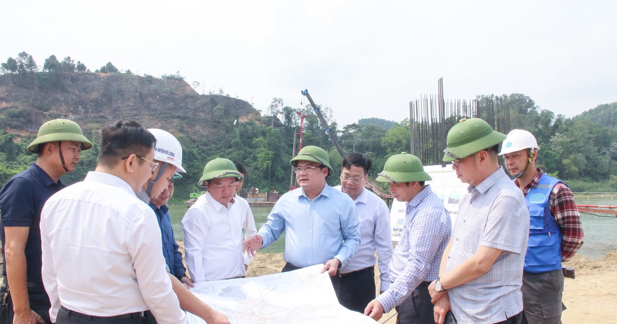 Phó Chủ tịch UBND tỉnh Phùng Thành Vinh làm việc với huyện Đô Lương về sắp xếp đơn vị hành chính và xây dựng chính quyền địa phương 2 cấp