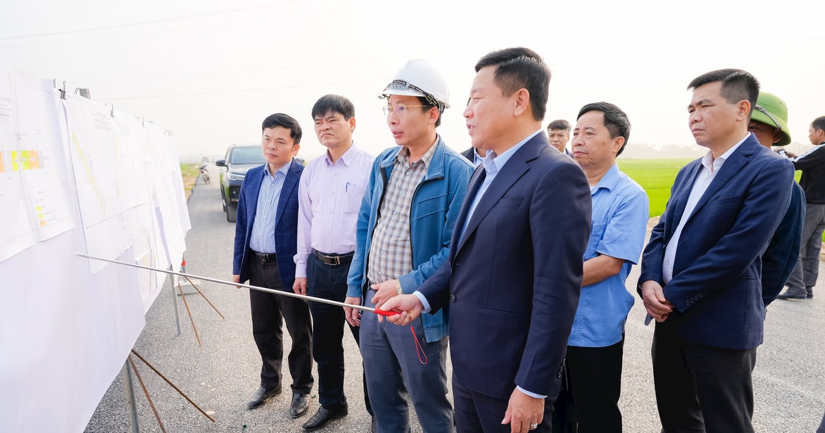 Phó Chủ tịch UBND tỉnh Hoàng Phú Hiền làm việc với huyện Quỳnh Lưu về định hướng sắp xếp đơn vị hành chính