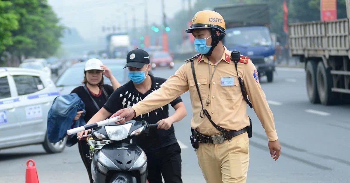 Cảnh sát giao thông được quyền kiểm tra những giấy tờ nào khi dừng phương tiện