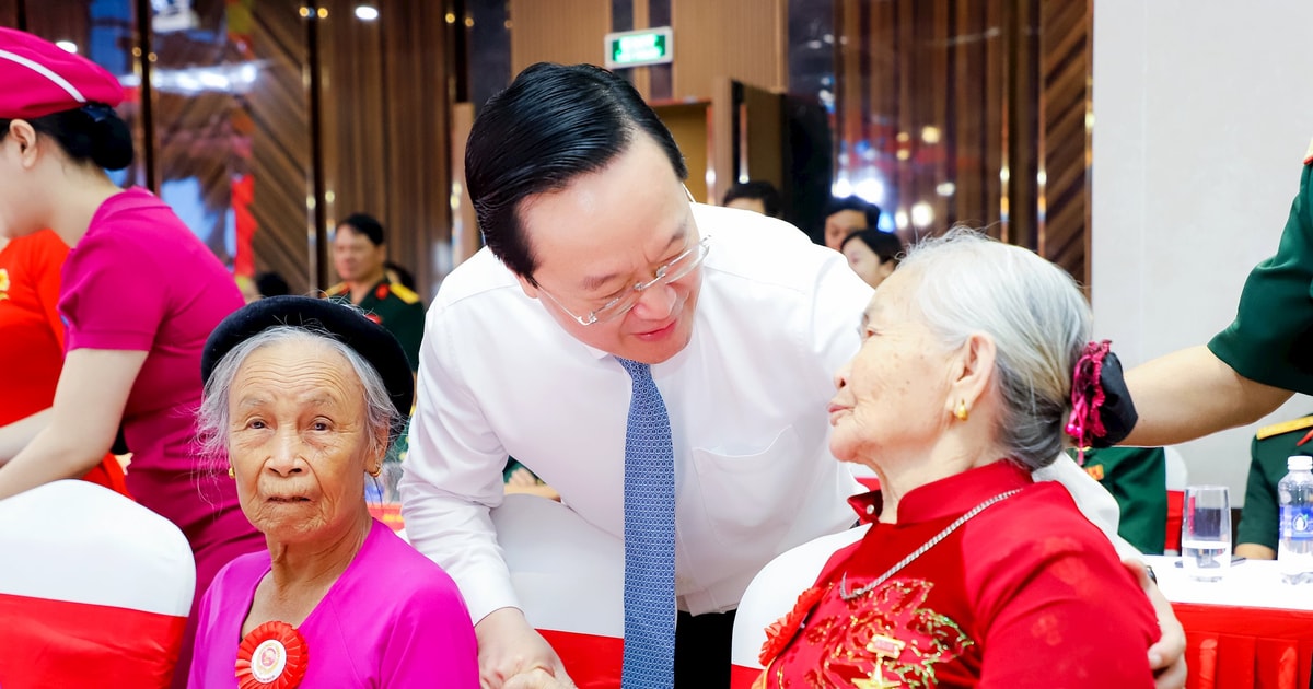 Nghệ An gặp mặt các Mẹ Việt Nam anh hùng, thương binh nặng, cựu chiến binh, cựu thanh niên xung phong tiêu biểu