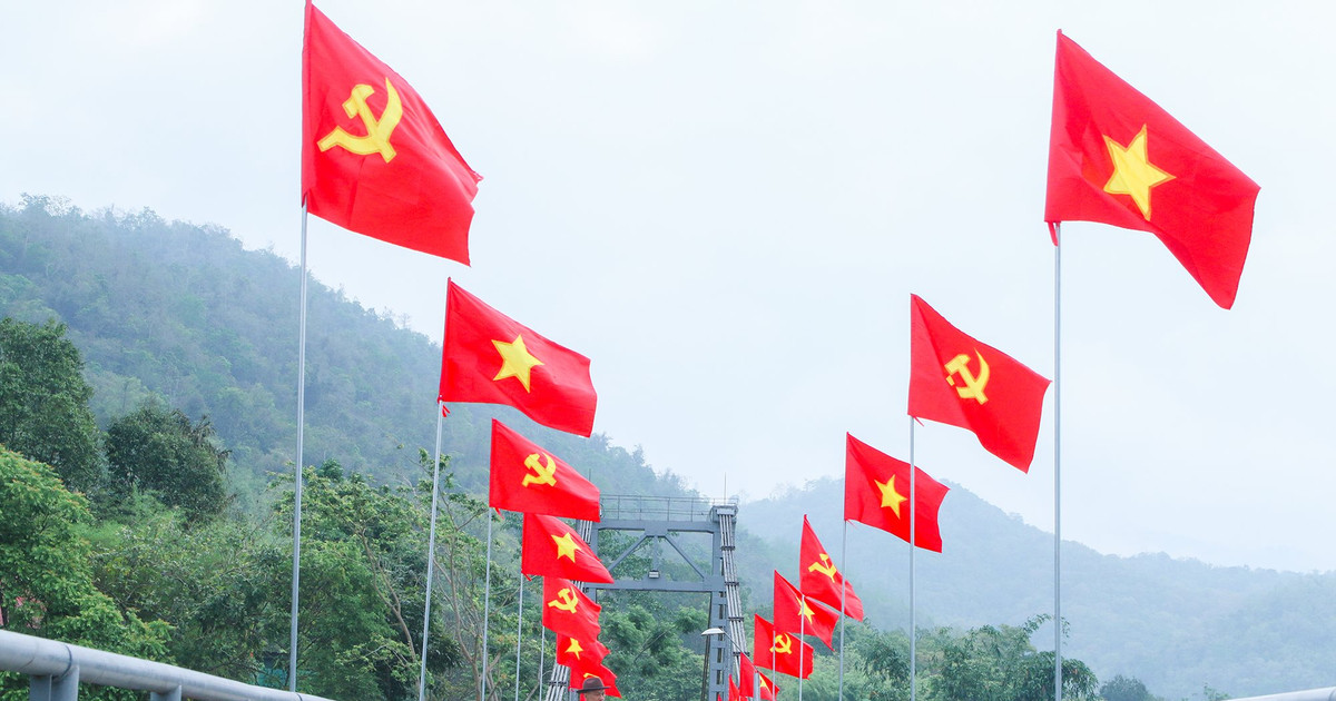 Bản làng vùng cao Nghệ An rực rỡ cờ hoa mừng ngày đất nước thống nhất