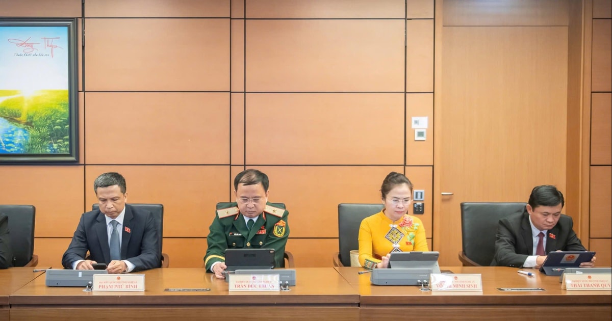 Đoàn đại biểu Quốc hội tỉnh Nghệ An thảo  sửa đổi, bổ sung một số điều của Hiến pháp năm 2013