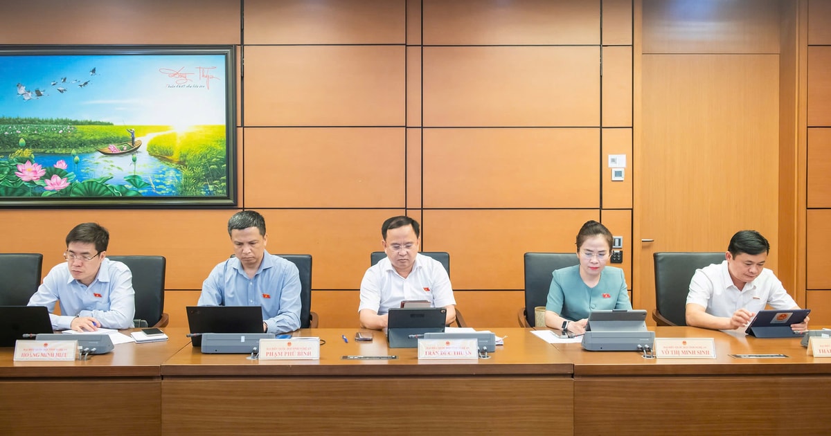 Đại biểu Quốc hội Nghệ An thảo luận quy định pháp lý về năng lượng nguyên tử.