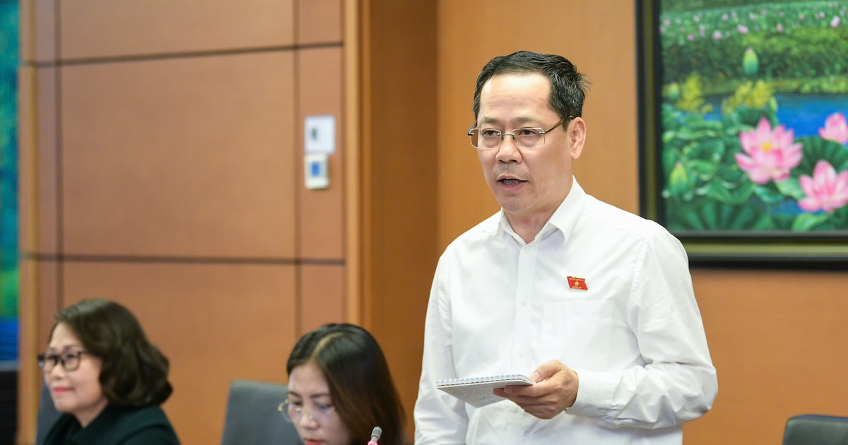 Đoàn đại biểu Quốc hội Nghệ An thảo luận tại tổ về các dự án luật