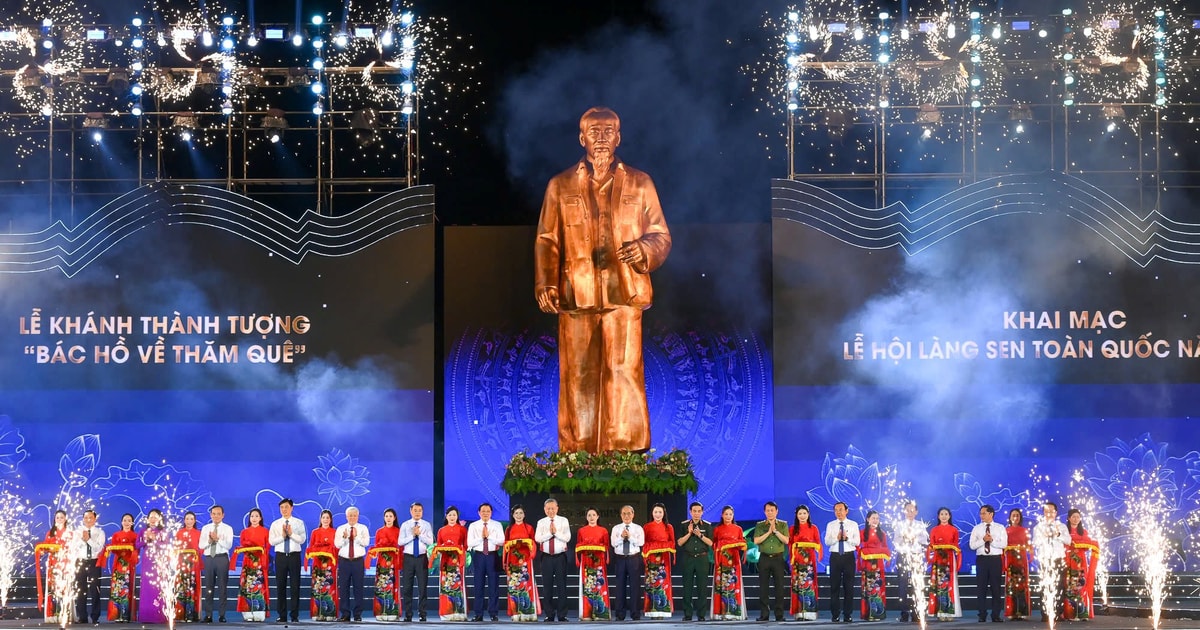 Trang trọng lễ Khánh thành Tượng 'Bác Hồ về thăm quê' tại Kim Liên, Nam Đàn, Nghệ An