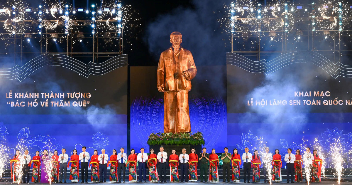 Trang trọng lễ Khánh thành Tượng 'Bác Hồ về thăm quê' tại Kim Liên, Nam Đàn, Nghệ An