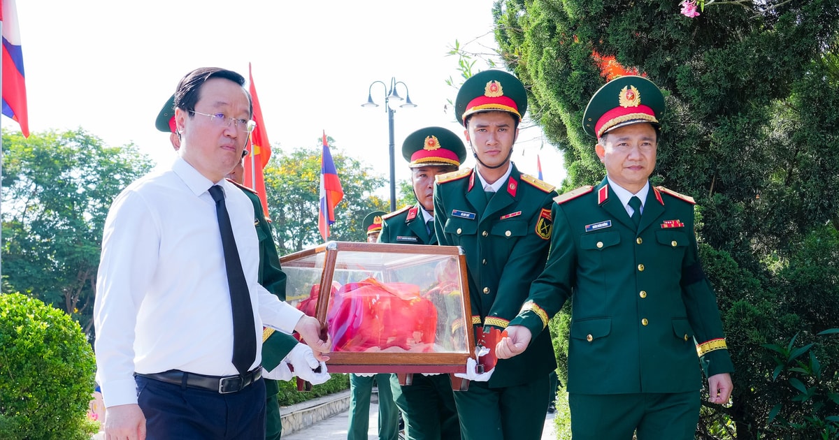 Lễ Truy điệu và an táng 76 hài cốt liệt sĩ quân tình nguyện và chuyên gia Việt Nam hy sinh tại Lào