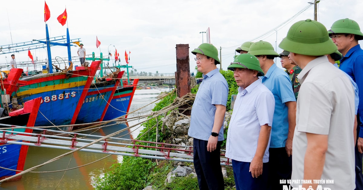 Bí thư Tỉnh ủy Nghệ An Nguyễn Đức Trung kiểm tra, chỉ đạo công tác ứng phó bão số 5