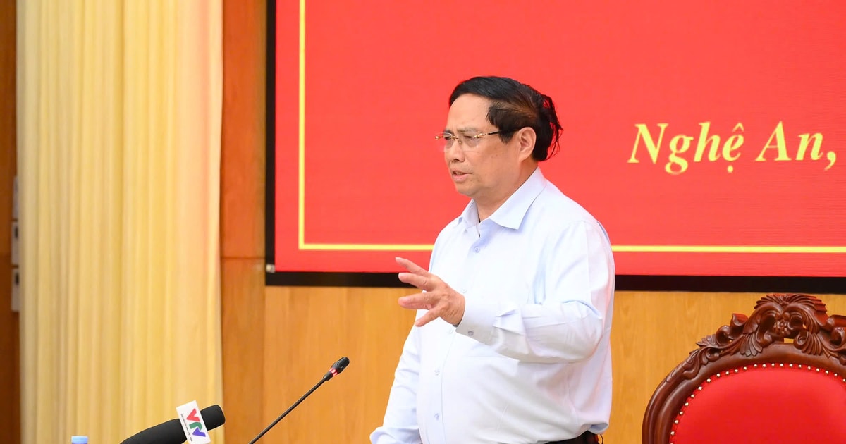 Thủ tướng Phạm Minh Chính có mặt tại Sở Chỉ huy tiền phương ở Nghệ An trực tiếp chỉ đạo ứng phó bão số 5