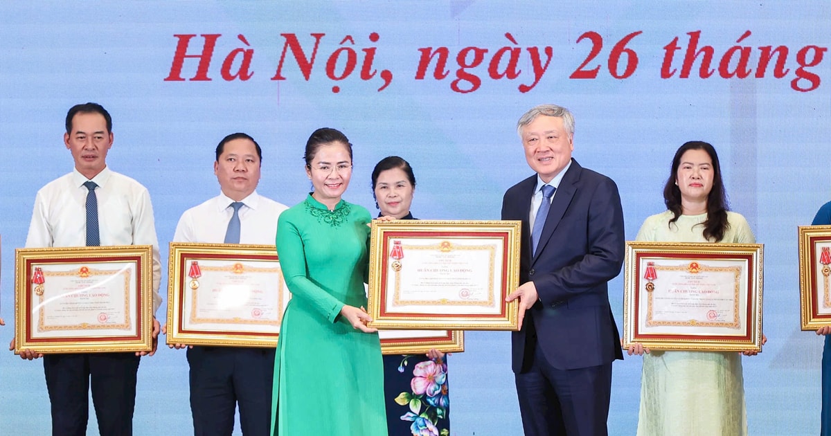 Nghệ An được trao tặng Huân chương Lao động hạng Ba về thành tích xuất sắc trong Phong trào thi đua 'Cả nước chung tay xóa nhà tạm, nhà dột nát'