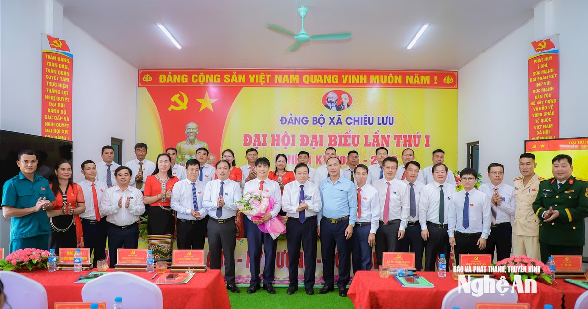 Chủ tịch UBND tỉnh Nghệ An Lê Hồng Vinh dự Đại hội đại biểu Đảng bộ xã vùng cao Chiêu Lưu