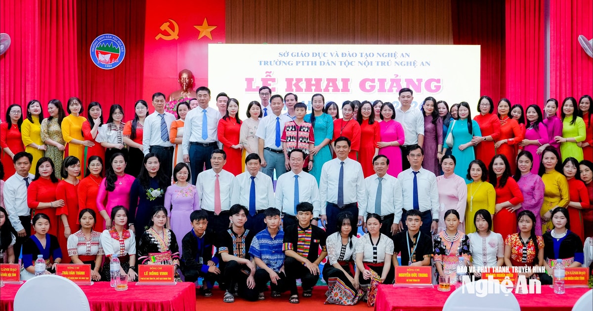 Lãnh đạo tỉnh Nghệ An dự lễ khai giảng năm học mới 2025-2026