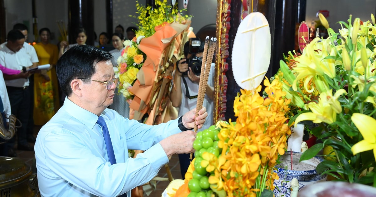 Phó Thủ tướng dâng hoa, dâng hương tri ân các liệt sĩ cao trào Xô viết tại Khu di tích Xô viết Nghệ Tĩnh