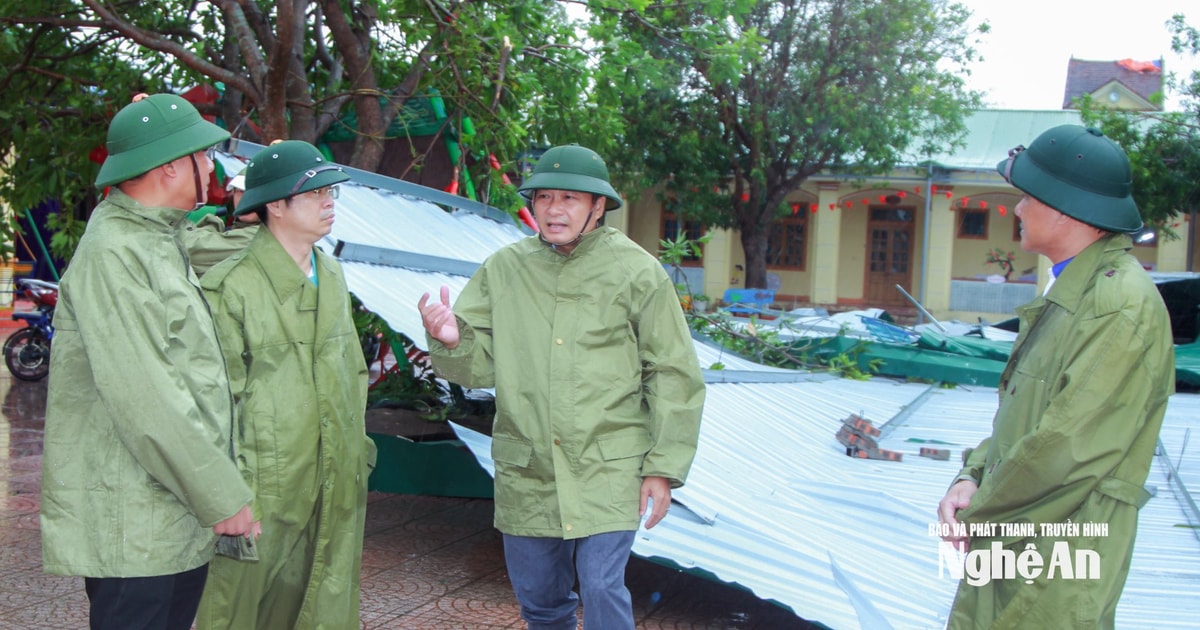 Chủ tịch UBND tỉnh Nghệ An Lê Hồng Vinh kiểm tra thiệt hại, chỉ đạo khắc phục hậu quả bão số 10