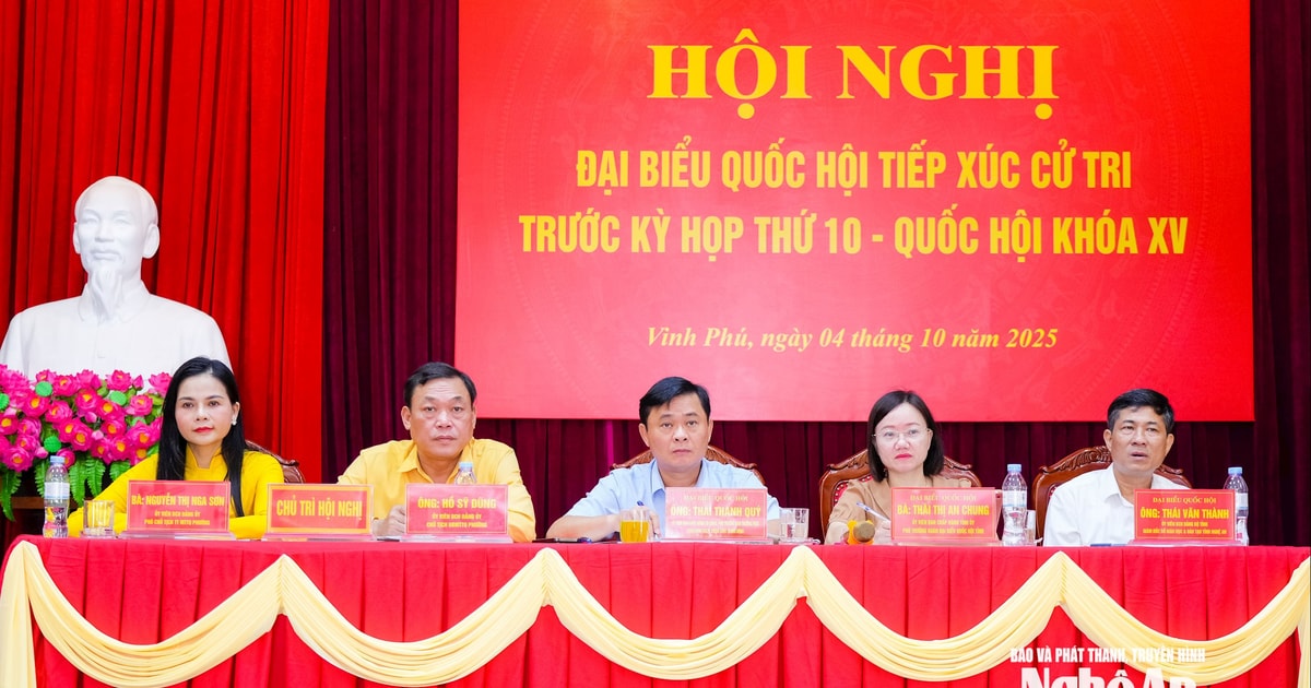 Phó trưởng Ban Thường trực Ban Chính sách, Chiến lược Trung ương Thái Thanh Quý tiếp xúc cử tri phường Vinh Phú