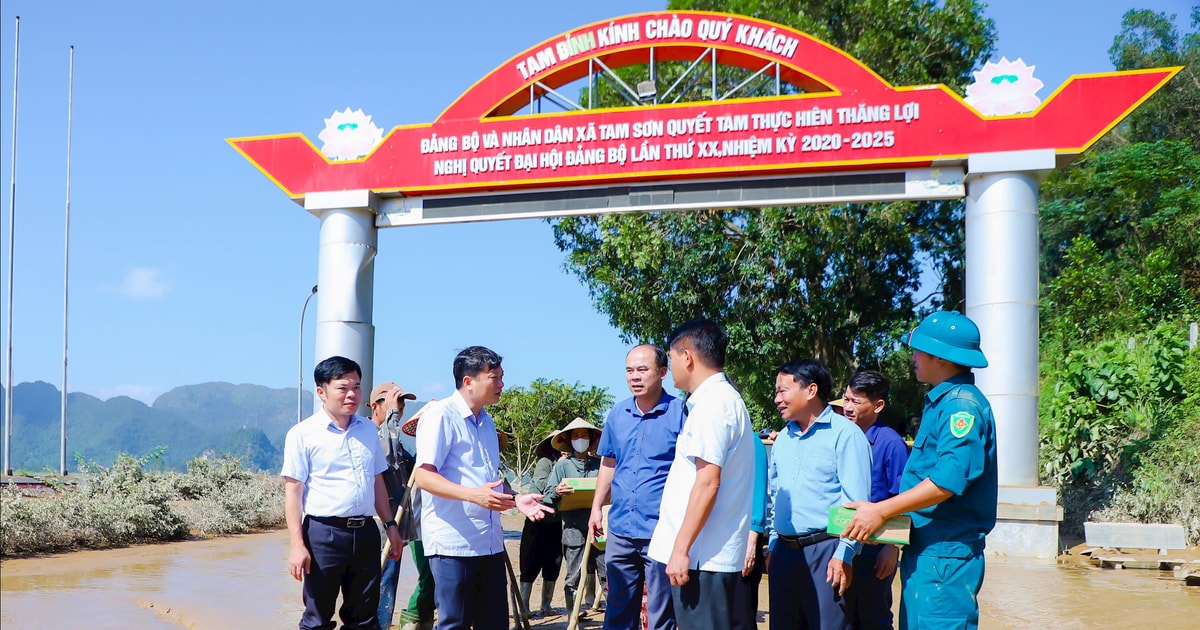 Chủ tịch UBND tỉnh Nghệ An Lê Hồng Vinh kiểm tra công tác khắc phục hậu quả bão số 10 tại các xã Yên Xuân, Anh Sơn, Nhân Hòa