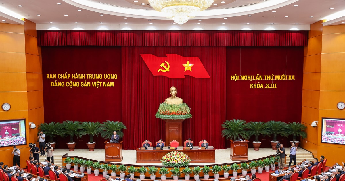 Khai mạc Hội nghị Trung ương lần thứ 13