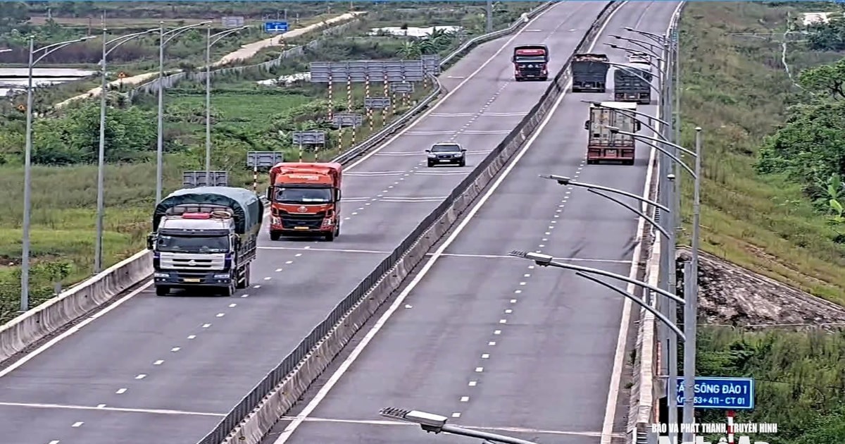 Miễn phí dịch vụ đường bộ trên cao tốc Diễn Châu - Bãi Vọt cho phương tiện chở hàng cứu trợ bão, lũ