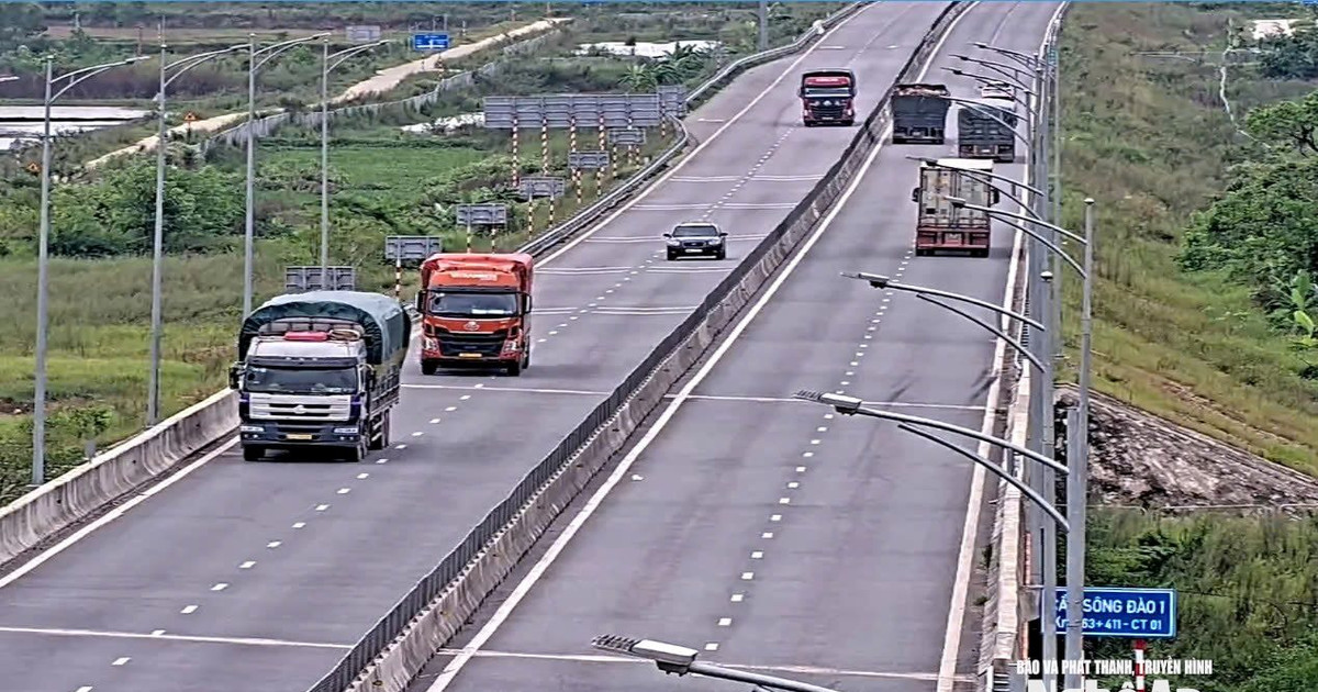 Miễn phí dịch vụ đường bộ trên cao tốc Diễn Châu - Bãi Vọt cho phương tiện chở hàng cứu trợ bão, lũ
