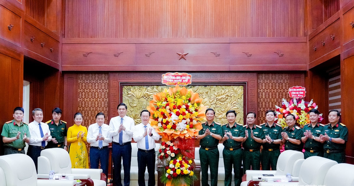 Lãnh đạo tỉnh Nghệ An chúc mừng Bộ Tư lệnh Quân khu 4 nhân kỷ niệm 80 năm ngày truyền thống