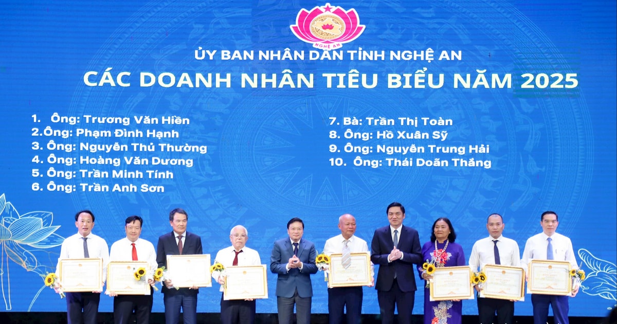 Tỉnh Nghệ An gặp mặt các doanh nghiệp, doanh nhân tiêu biểu nhân ngày Doanh nhân Việt Nam