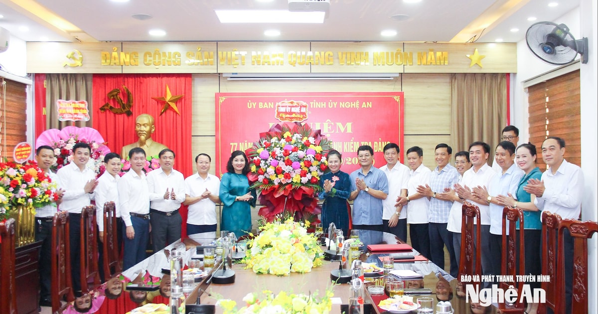 Thường trực Tỉnh ủy Nghệ An chúc mừng ngày truyền thống các ban Đảng của Tỉnh ủy và Hội Phụ nữ, Hội Nông dân tỉnh