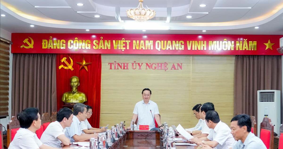 Bí thư Tỉnh ủy Nguyễn Đức Trung chủ trì họp Thường trực Tỉnh ủy