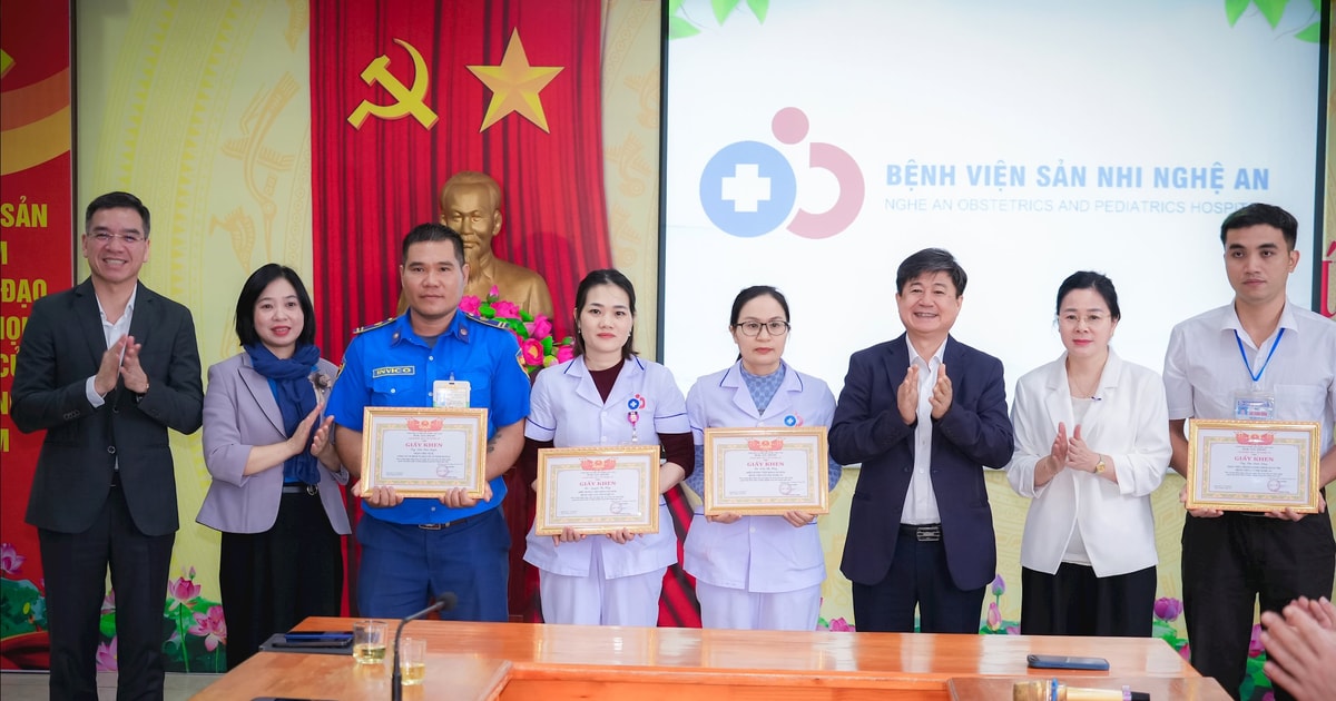 Tuyên dương 8 nhân viên y tế dũng cảm cứu các bệnh nhi và người nhà ở Bệnh viện Sản nhi Nghệ An