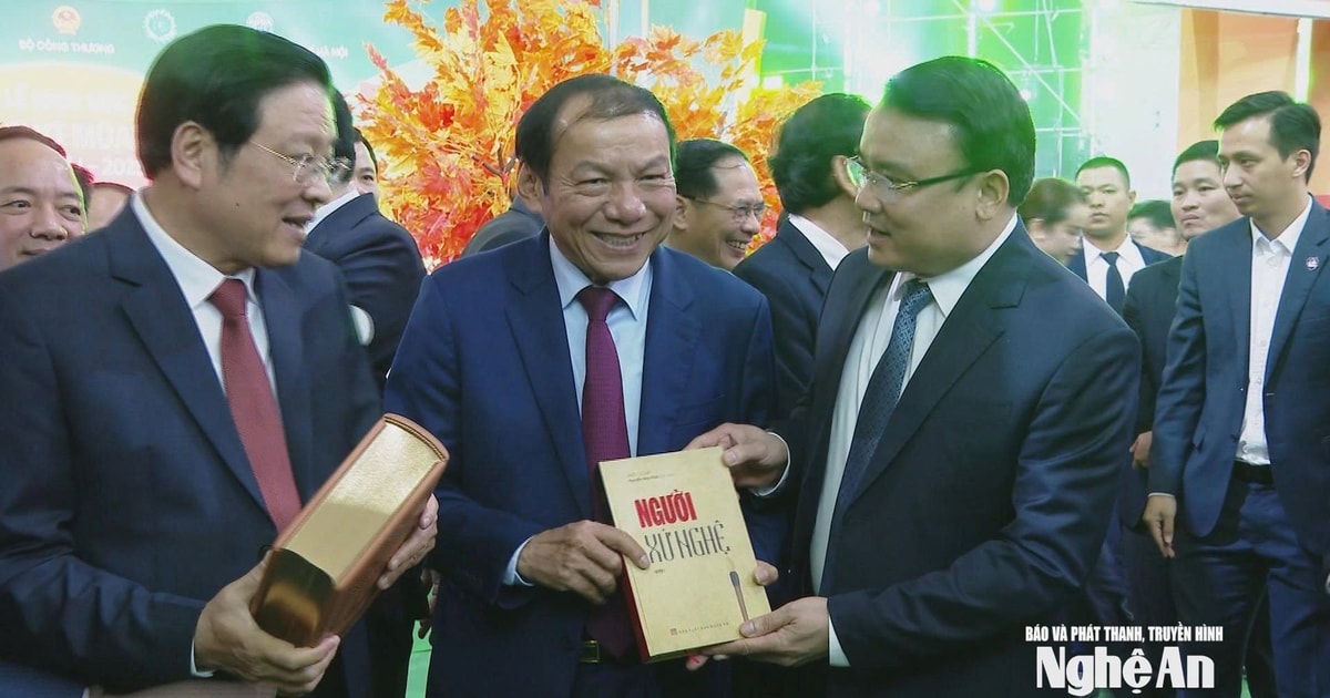 Khai mạc Hội chợ mùa Thu lần thứ nhất - 2025: Kết nối con người với sản xuất - kinh doanh