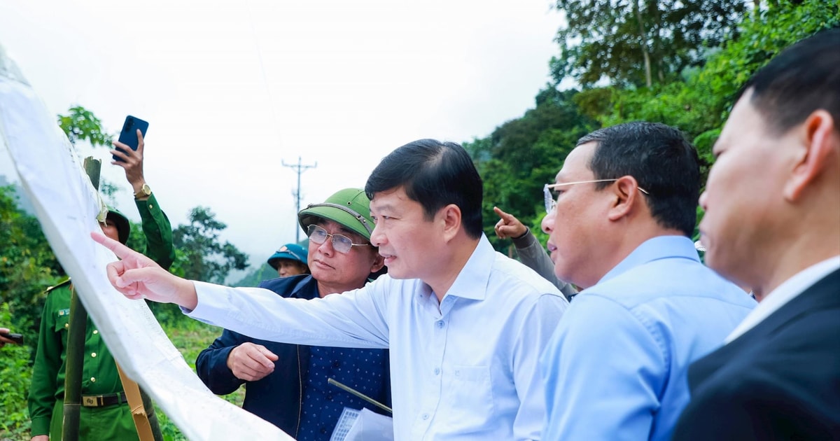 Chủ tịch UBND tỉnh Lê Hồng Vinh khảo sát vị trí tái định cư cho các hộ dân bị ảnh hưởng tại xã biên giới Nhôn Mai