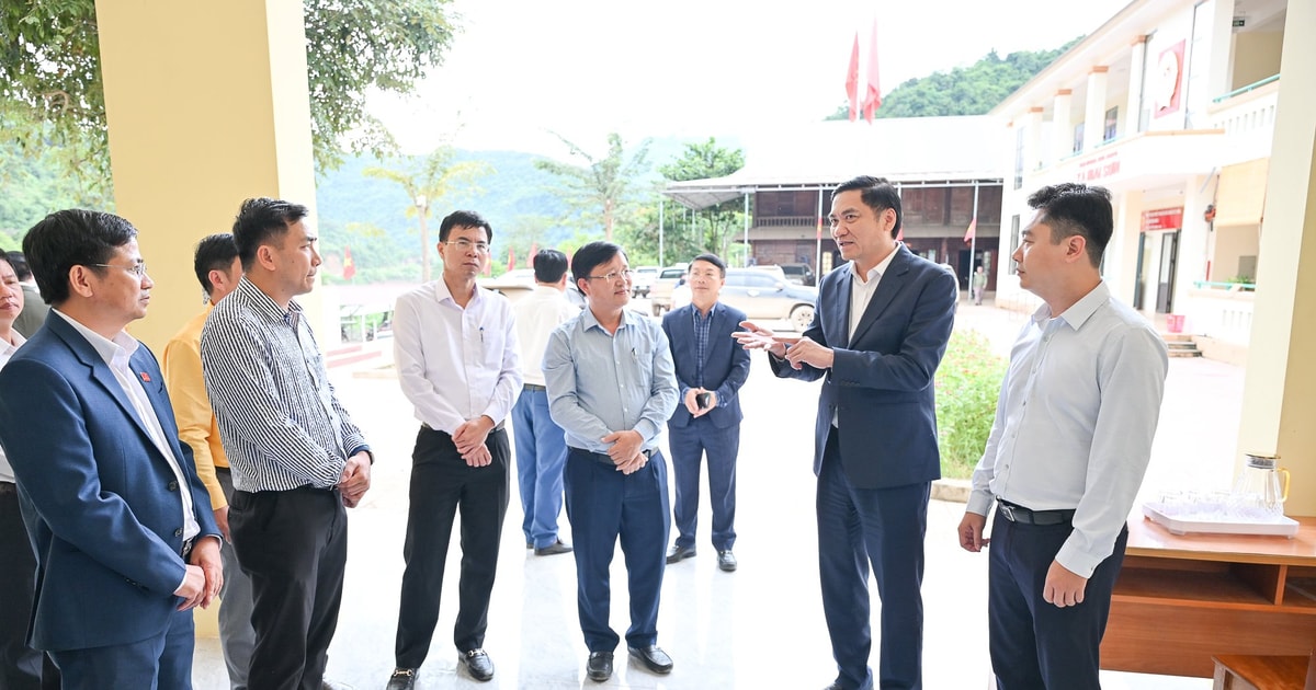 Phó Bí thư Thường trực Tỉnh ủy, Chủ tịch HĐND tỉnh tiếp xúc cử tri xã biên giới Nhôn Mai