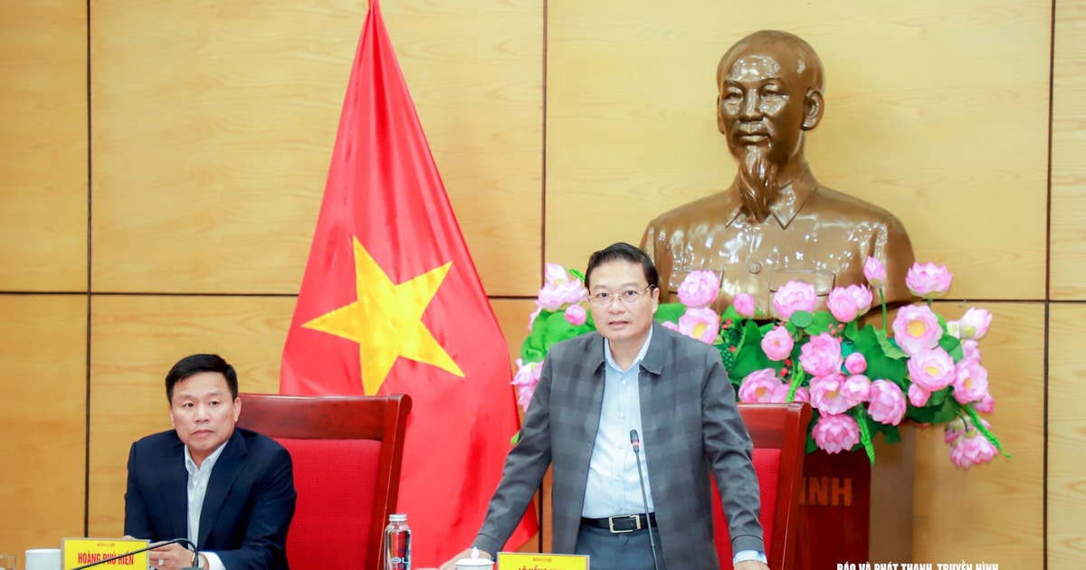 Chủ tịch UBND tỉnh Nghệ An Lê Hồng Vinh chủ trì làm việc về tiến độ 7 chương trình, dự án trọng điểm