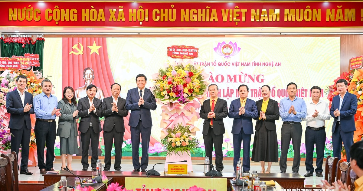 Phó Bí thư Thường trực Tỉnh ủy Hoàng Nghĩa Hiếu chúc mừng Ủy ban MTTQ tỉnh nhân ngày truyền thống