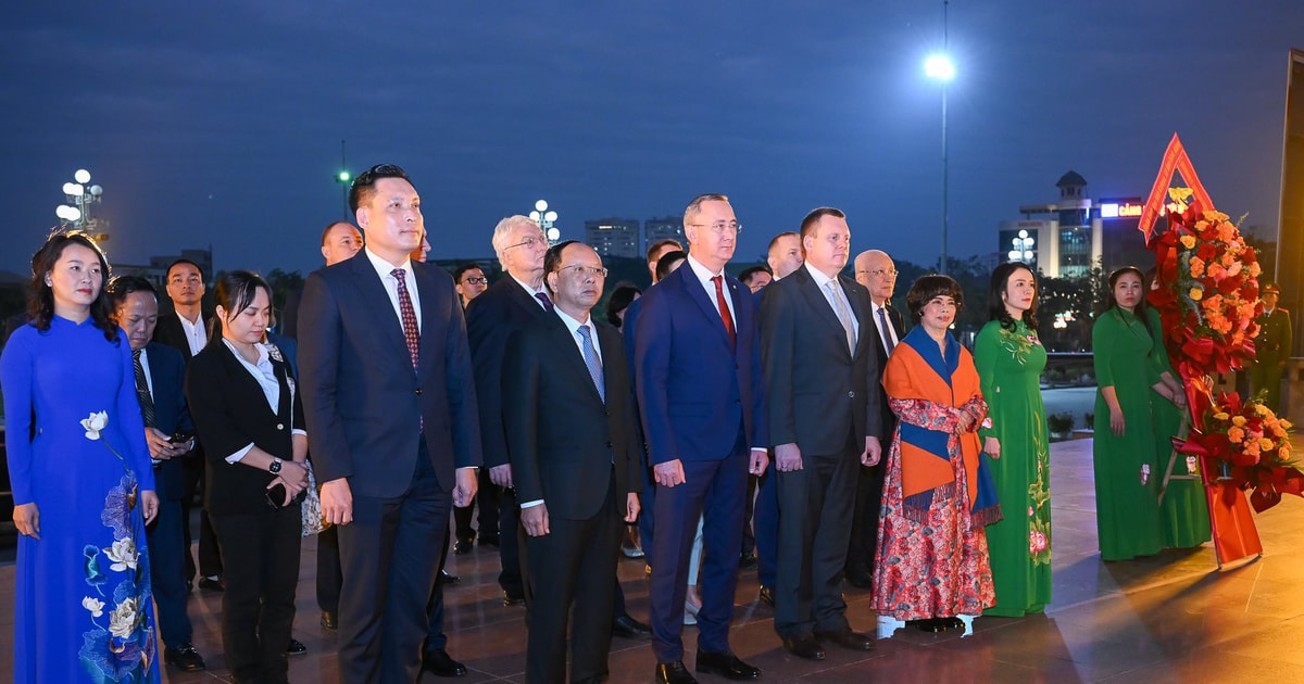 Đoàn công tác tỉnh Kaluga, Liên bang Nga dâng hương tưởng niệm Chủ tịch Hồ Chí Minh và tượng đài Lê-nin