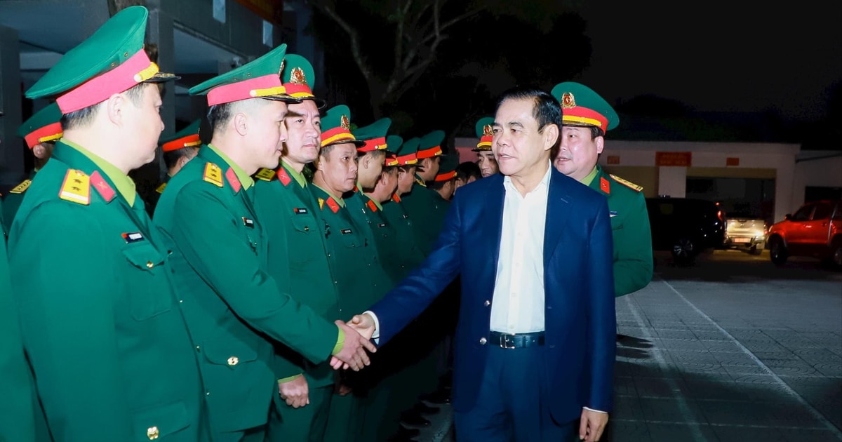 Chủ tịch UBND tỉnh Võ Trọng Hải thăm, động viên cán bộ, chiến sĩ Ban Chỉ huy phòng thủ khu vực 4 - Tương Dương, Nghệ An