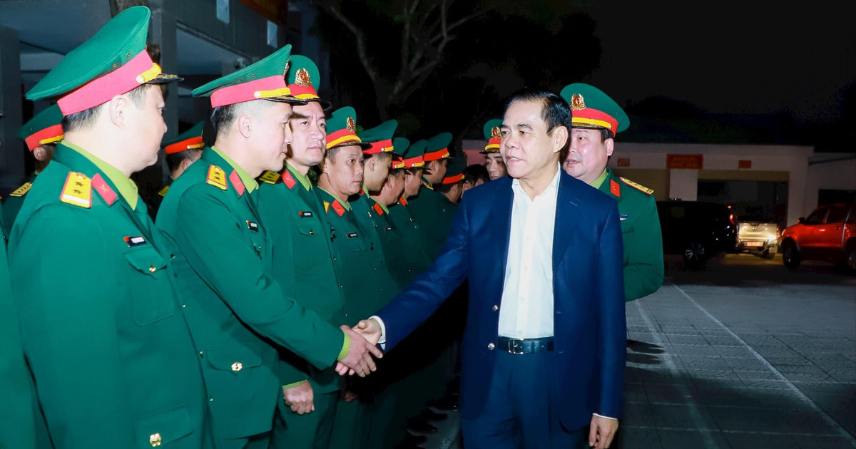 Chủ tịch UBND tỉnh Võ Trọng Hải thăm, động viên cán bộ, chiến sĩ Ban Chỉ huy phòng thủ khu vực 4 - Tương Dương, Nghệ An