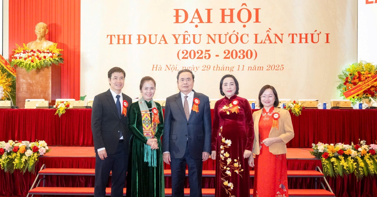 Phó Bí thư Tỉnh ủy Nghệ An Võ Thị Minh Sinh dự Đại hội thi đua yêu nước Ủy ban Thường vụ Quốc hội lần thứ I