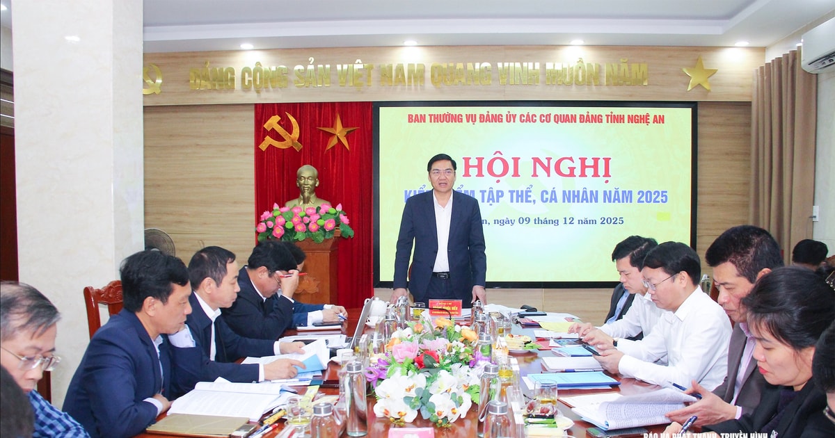 Đồng chí Hoàng Nghĩa Hiếu chủ trì hội nghị kiểm điểm tập thể, cá nhân Ban Thường vụ Đảng uỷ các cơ quan Đảng tỉnh Nghệ An