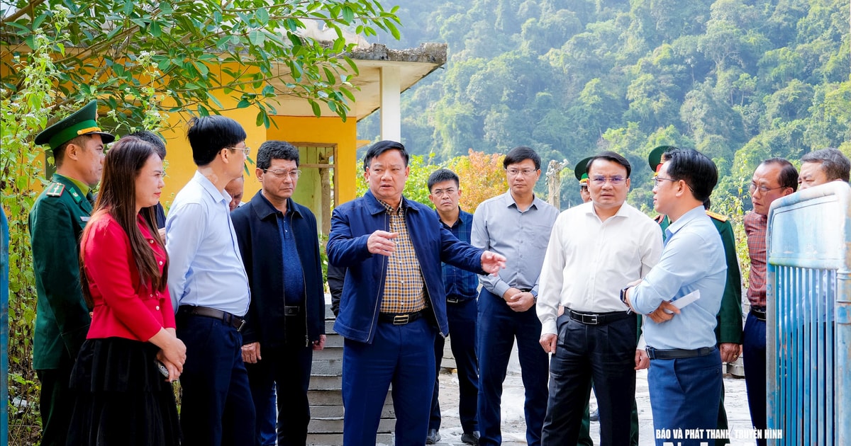 Bí thư Tỉnh uỷ Nguyễn Khắc Thận kiểm tra công tác khắc phục thiên tai, thăm tặng quà người dân và các đơn vị quân sự tại các xã biên giới