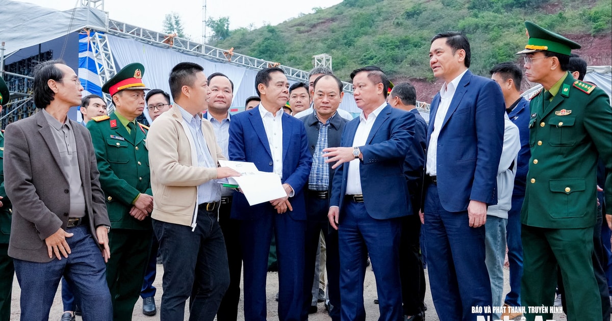 Thường trực Tỉnh ủy kiểm tra thực địa tình hình triển khai 2 dự án trọng điểm