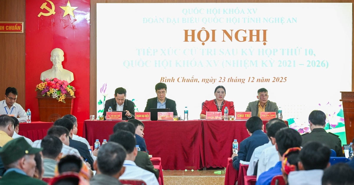 Đại biểu Quốc hội tiếp xúc cử tri xã Bình Chuẩn và Mậu Thạch