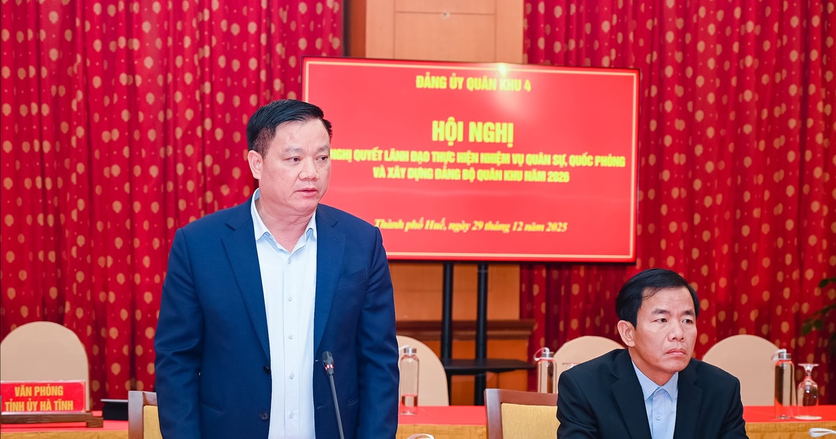 Bí thư Tỉnh uỷ Nguyễn Khắc Thận dự hội nghị lần thứ 3 Đảng ủy Quân khu 4