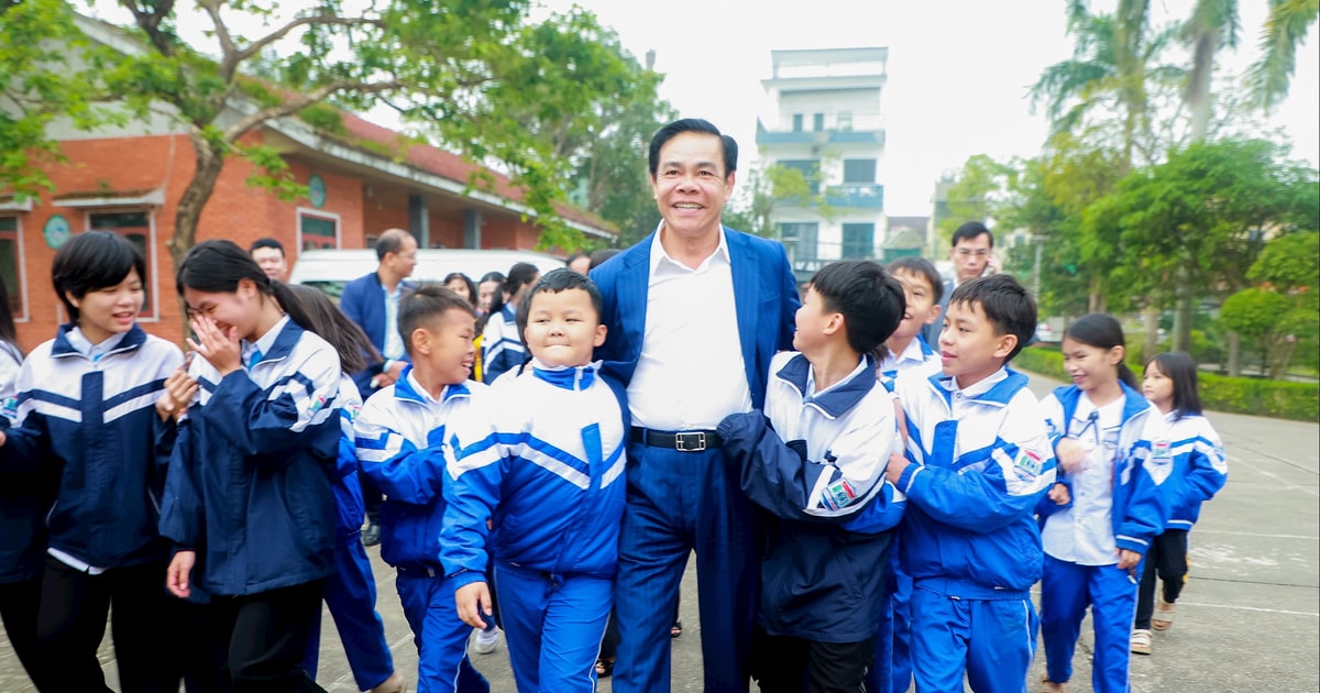 Chủ tịch UBND tỉnh Nghệ An Võ Trọng Hải thăm Làng trẻ em SOS Vinh và Trung tâm điều dưỡng thương binh