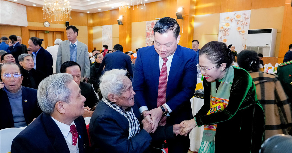 Lãnh đạo tỉnh Nghệ An gặp mặt Hội đồng hương Nghệ An tại Hà Nội nhân kỷ niệm 50 năm ngày truyền thống